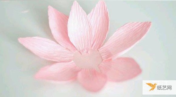 Illustrated steps on how to make lotus flowers of various colors using crepe paper