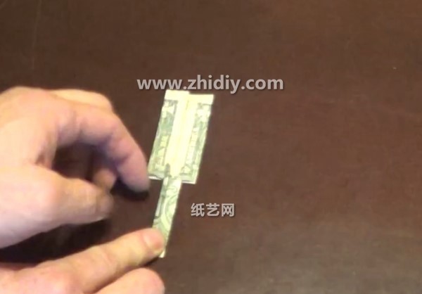 Video tutorial on hand-making dollar origami guitar