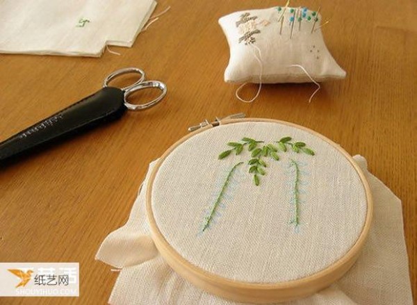 Yuki successfully creates fresh embroidery works with her innate love