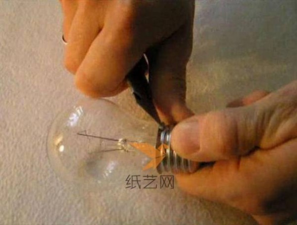 DIY tutorial for using waste incandescent light bulbs to make a boat inside a light bulb