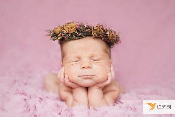 A pure and innocent little angel. Super cute newborn baby photos.