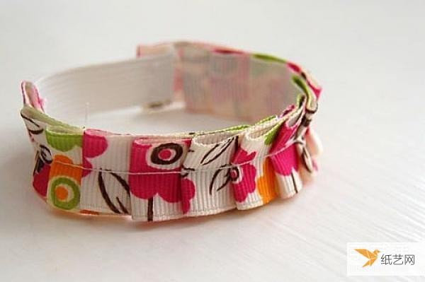 Illustrated tutorial on how to make a personalized pastoral style childrens bracelet using ribbons