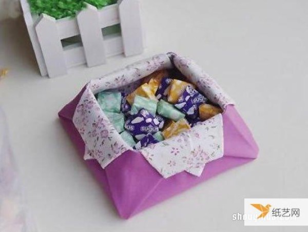 Illustration of using non-woven fabrics to make personalized simple home fabric storage boxes