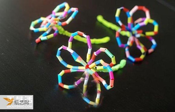 Illustrated tutorial for kindergarten children to use straws to make flowers by hand