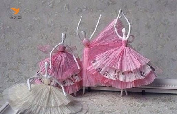 Tutorial on how to make a ballet girl out of napkins