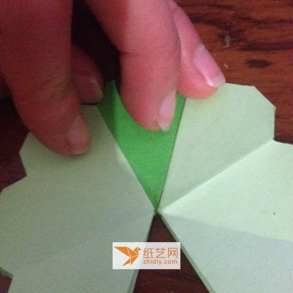 Three-dimensional flower origami greeting card illustration tutorial