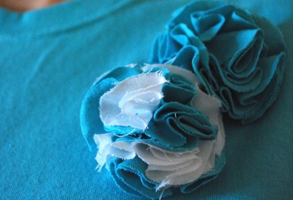 Fabric Art Tutorial: Illustrated Tutorial for Transforming Used Clothes into Beautiful Handmade Flowers