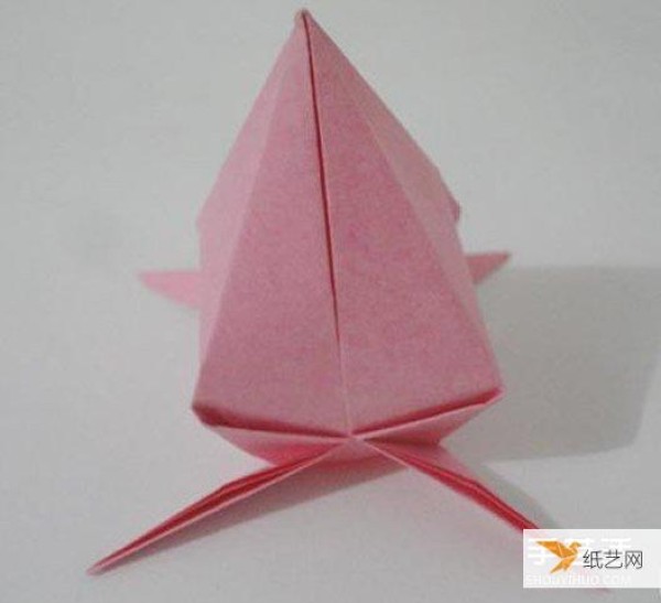 Illustrated tutorial on how to fold a peach using origami by hand