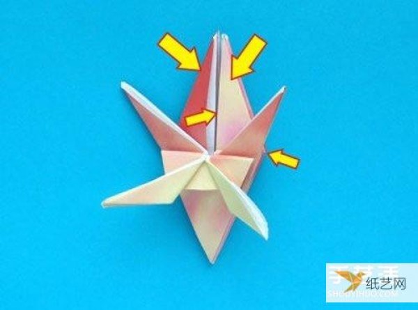 Illustrated tutorial on the folding steps of the seemingly complicated origami crab