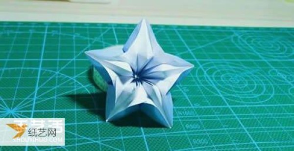 Detailed explanation of how to fold carambola flowers by hand with an illustrated tutorial