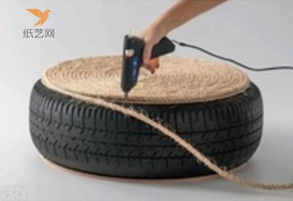 Tutorial on turning waste into treasure by adding hemp rope to waste tires and transforming them into fashionable futons