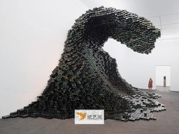 Installation art using stacked glass-undercurrent bricks