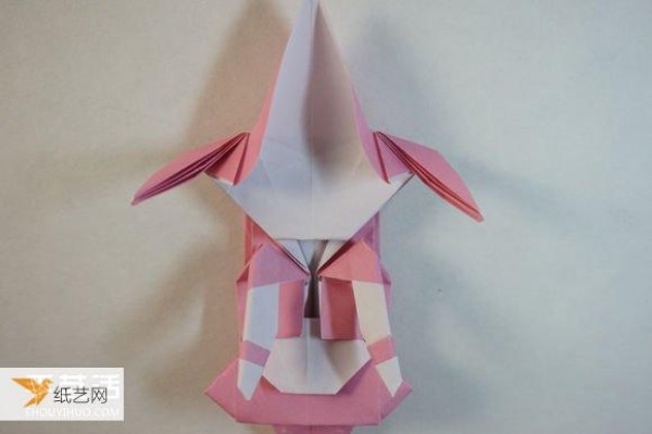 Illustrated step-by-step tutorial for girls using origami to fold something that looks complicated