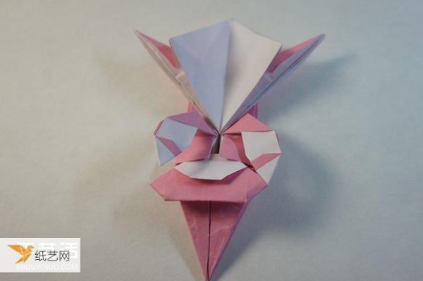 Illustrated tutorial on how to use origami to fold complex-looking girls' steps