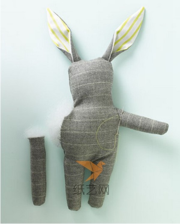 Illustrated tutorial for hand-making cute little bunny puppets with patchwork