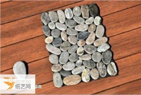 Add a rustic touch to your home with a rug or table mat using pebbles