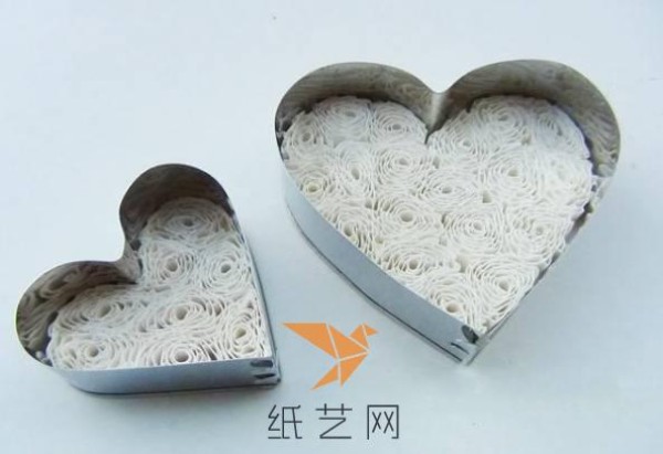 Tutorial on making Valentine’s Day gift with heart-shaped cover decoration