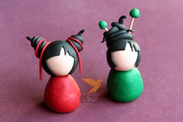 A pair of Chinese dolls made from ultra-light clay as a New Year gift