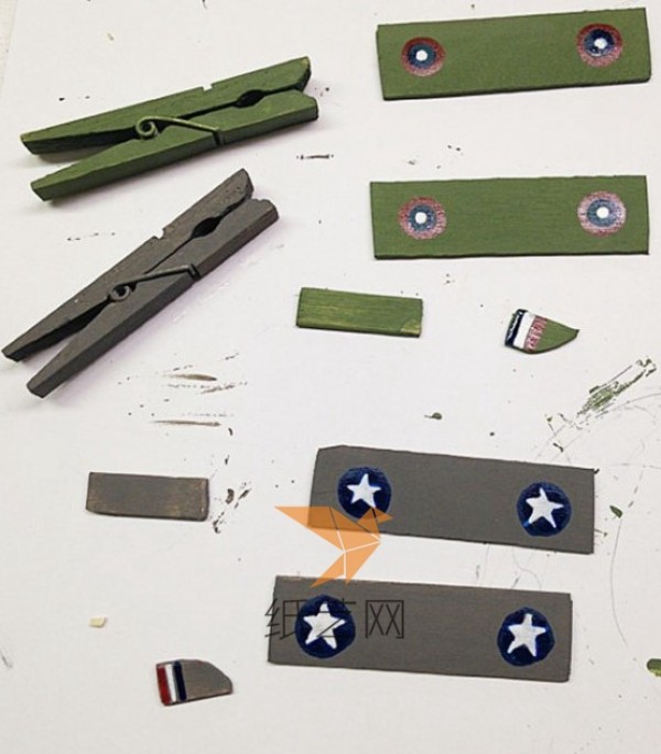 Turn waste into treasure by using scrap wooden boards to make a cute vintage fighter jet