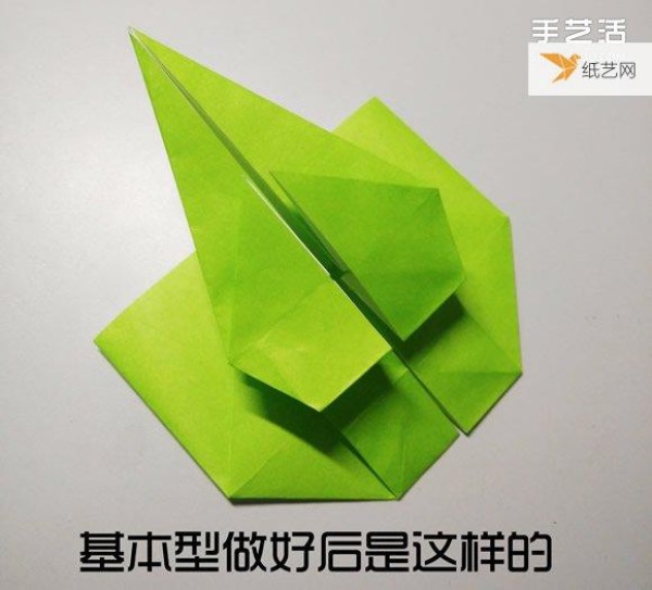 Illustration of the steps of origami of a very cute three-dimensional duck