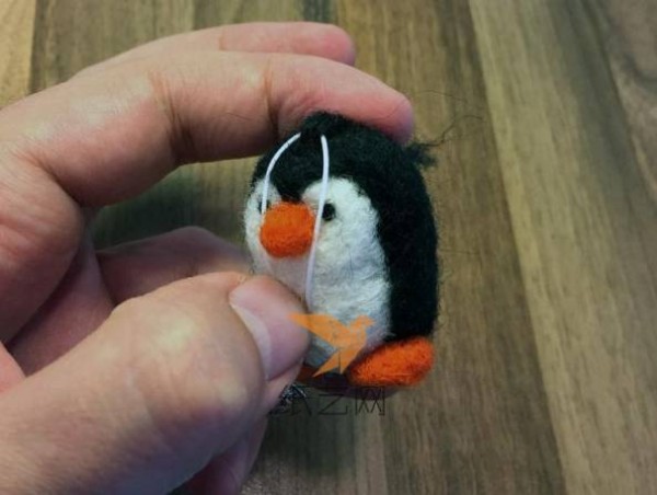 Tutorial on how to make a cute little wool felt penguin key chain