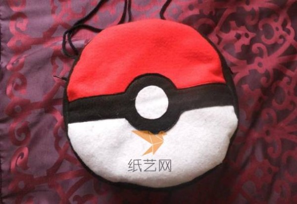 Tutorial on how to make a small Pokémon satchel by hand