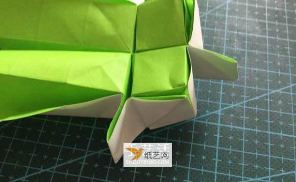 Illustrated tutorial on how to fold puzzle pieces using origami