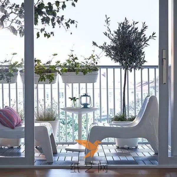 The young housewife renovated her balcony and had an extra garden in minutes!