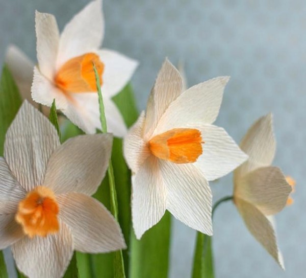 Simple crepe paper tutorial for making daffodils as a Teacher’s Day gift