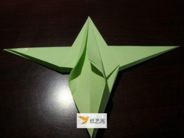 Illustrated tutorial for hand-folding a beautiful three-dimensional crane dance