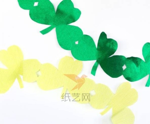 Cut out a four-leaf clover from crepe paper