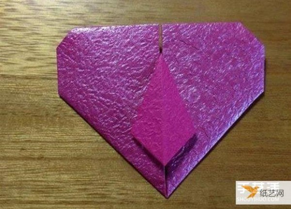 Illustrated tutorial on how to fold beautiful ties with hearts