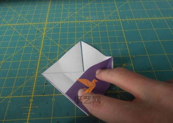 A step-by-step tutorial on how to make the little devil’s origami heart bat