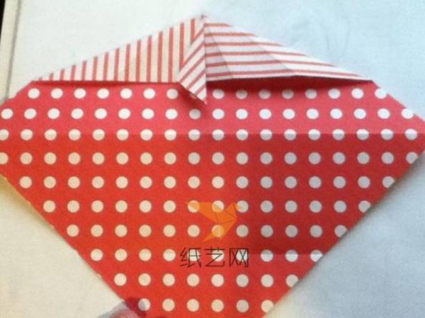 Tutorial on how to make a beautiful origami heart with a tie