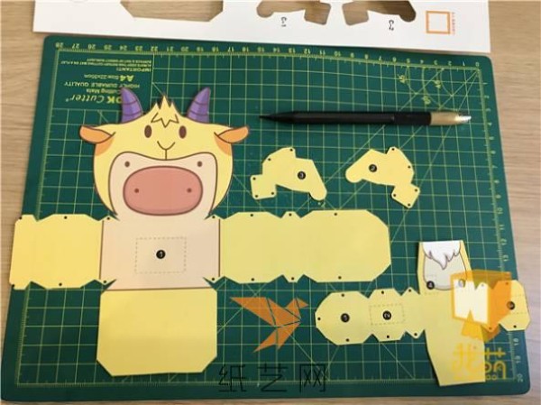 wemoooo, my cute pig Dick, the twelve zodiac signs-Capricorn 3D paper model