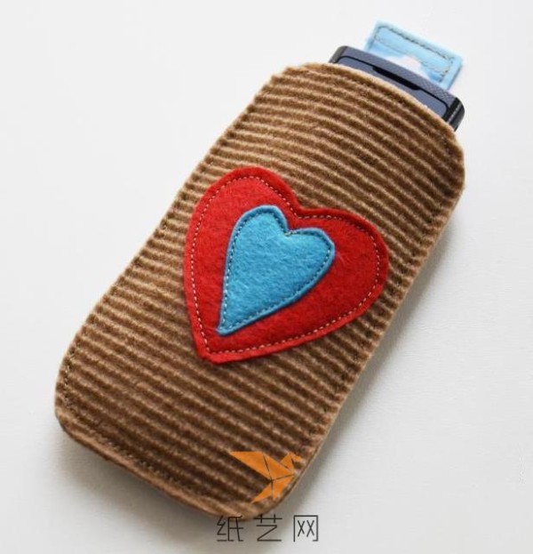 Making thoughtful mobile phone cases for Valentines Day gifts