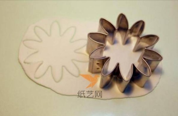 Tutorial on how to make a pure daisy using ultra-light clay