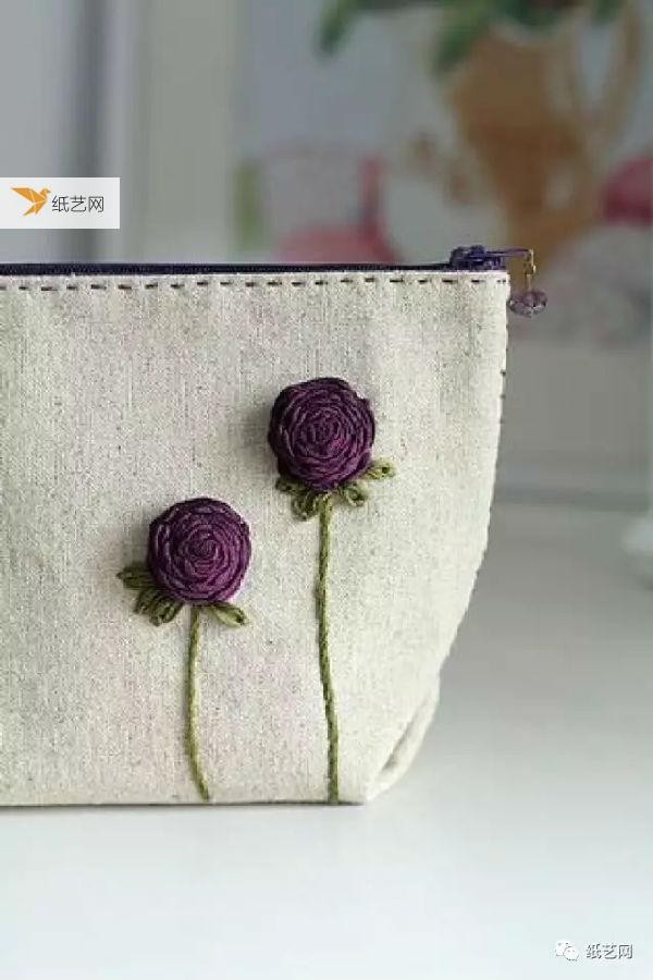 The flowers embroidered with beautiful ribbons are so beautiful! Tutorial attached!