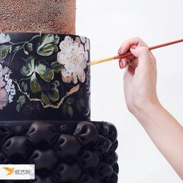 A delicious and beautiful cake that combines architecture and art