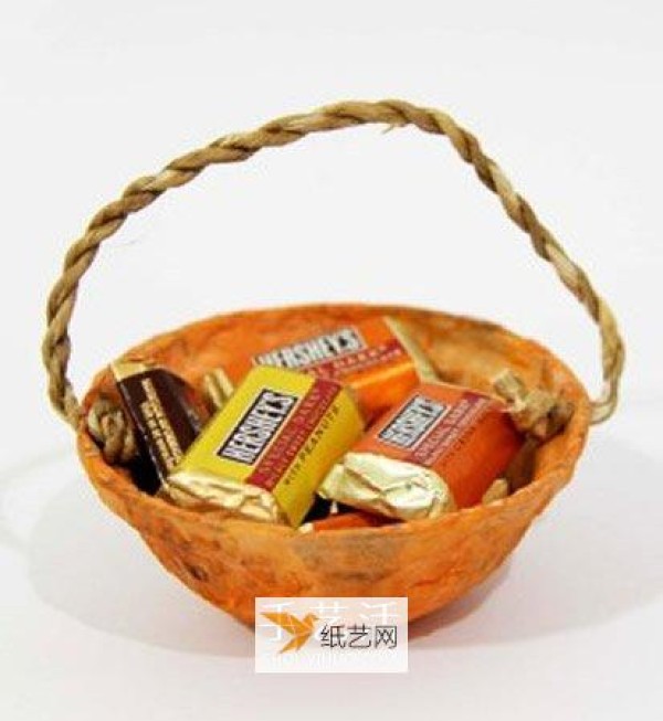 Make beautiful gift baskets from disposable plastic bowls