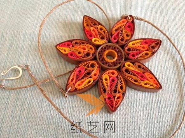 Tutorial on making beautiful quilled flower necklace