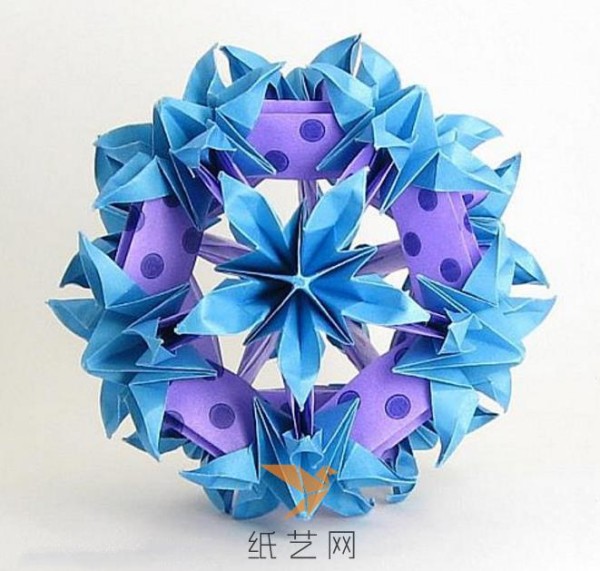 Detailed tutorial on making origami flowers and paper ball flowers. Handmade for a good mood in spring.