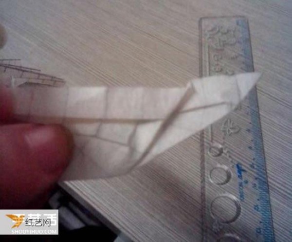 Illustration of the origami method of hand-folding a beautiful three-dimensional angel