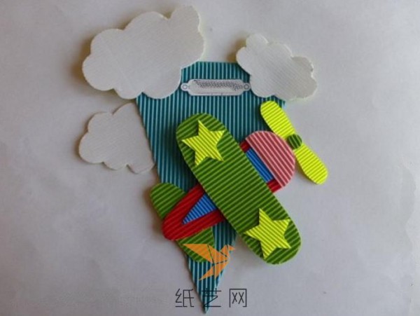 Childrens handmade corrugated paper fighter sticker painting Mothers Day gift paper art tutorial