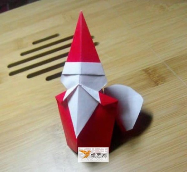 Cute Santa Claus carrying a sack hand-folding tutorial