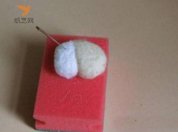 Wool felt tutorial Anjingjing teaches you how to make those cute sleeping wool felt dogs.