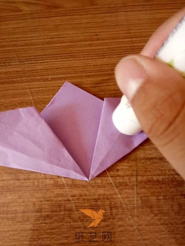 Simple three-dimensional paper flower tutorial