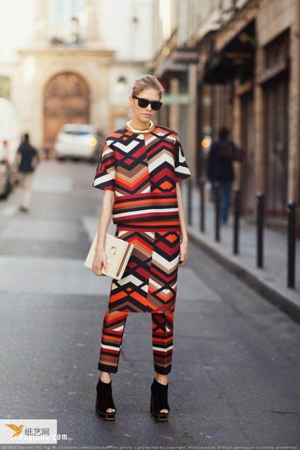 Sunny summer with striped prints of various colors