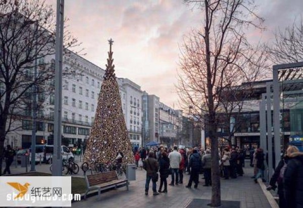 Budapest Christmas tree made from 15,000 kilograms of logs