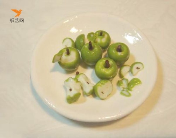 Tutorial on how to make beautiful green apples with ultra-light clay